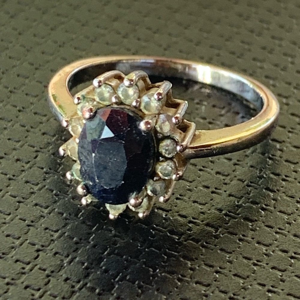 Classic Sapphire Halo Ring in Blue 7’’